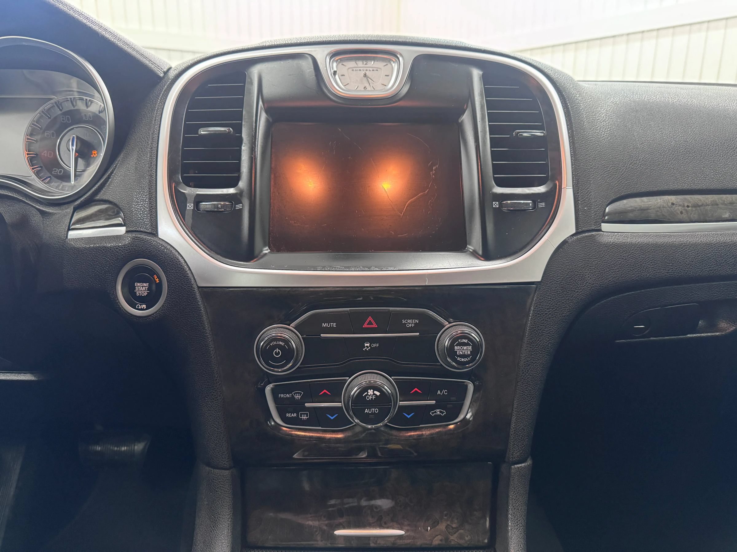 Used 2019 Chrysler 300 Limited AWD/4WD image 17