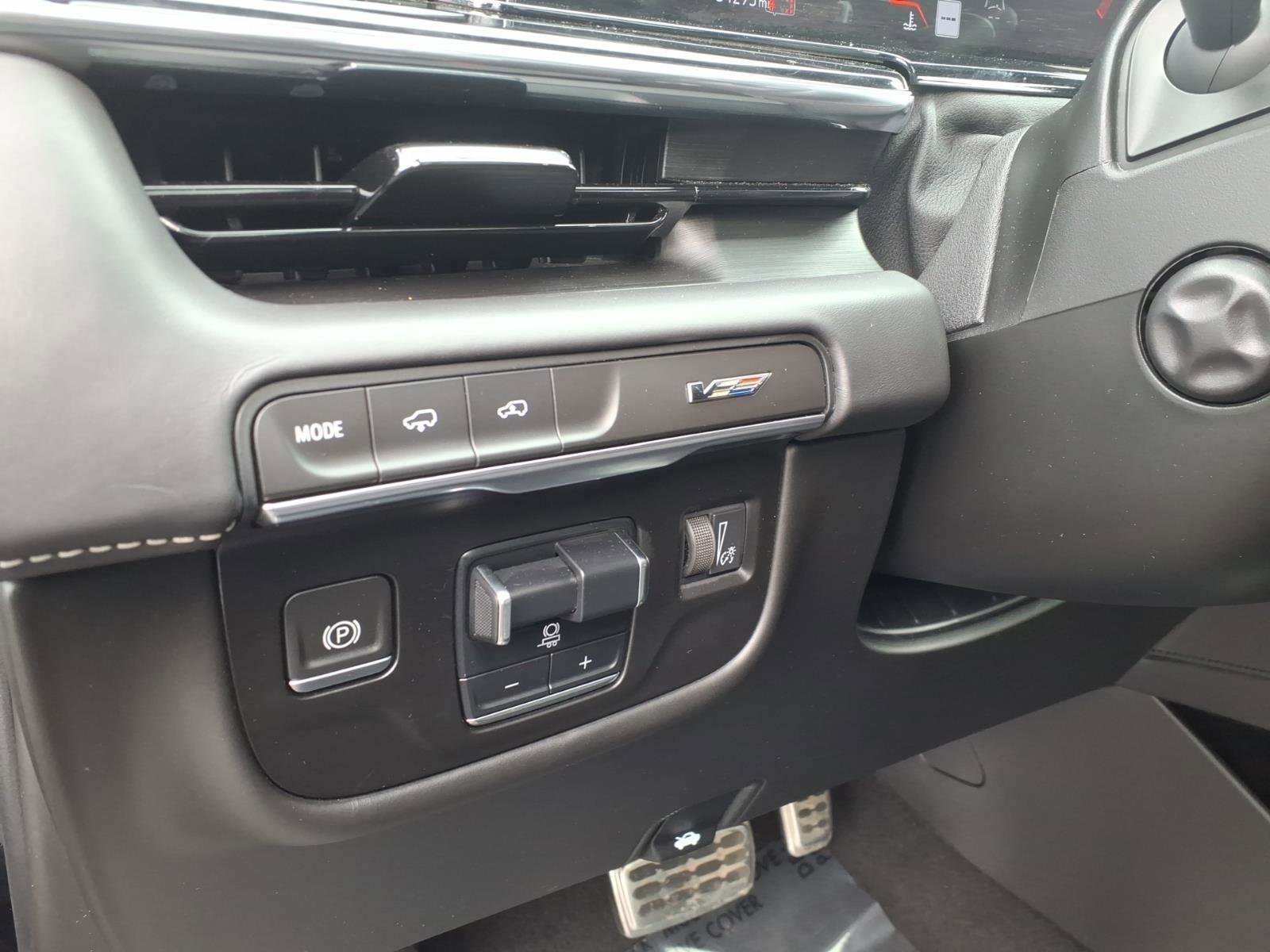 Certified 2023 Cadillac Escalade V w/ LPO, ONYX Package image 27