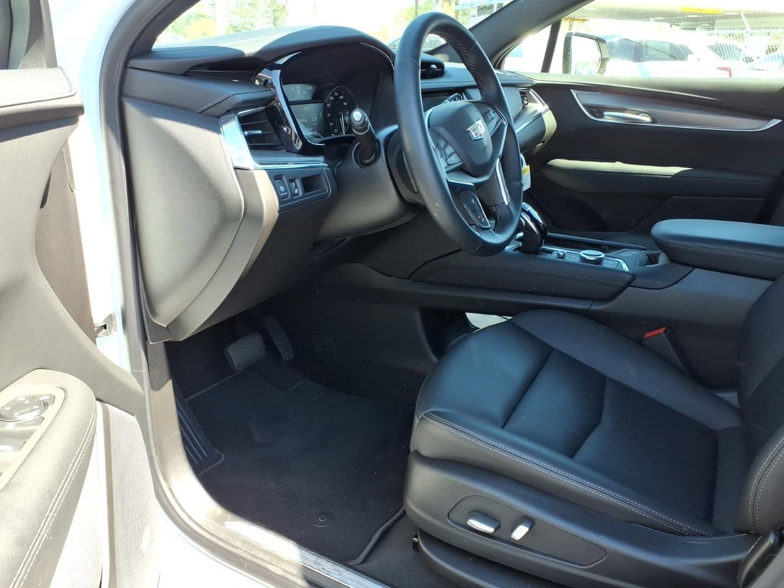 New 2026 Cadillac XT5 Luxury image 9