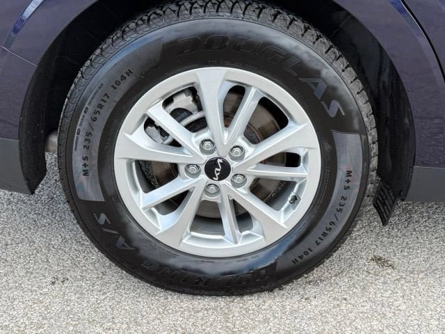 Used 2023 Kia Carnival LX FWD image 9