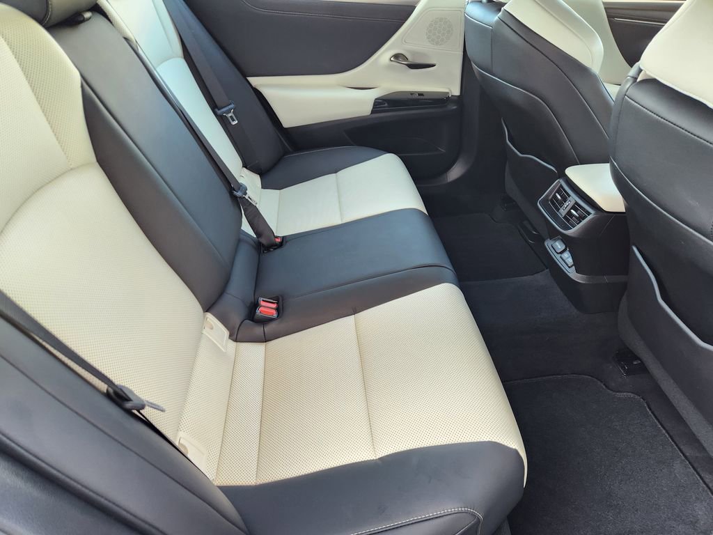Certified 2023 Lexus ES 350 F Sport w/ Accessory Package (Z2) image 32