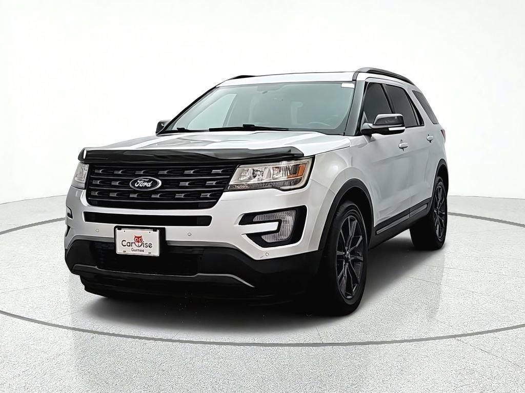 Used 2017 Ford Explorer XLT w/ Equipment Group 202A AWD/4WD image 2