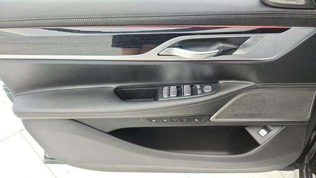 Used 2022 BMW 750i xDrive w/ Executive Package AWD/4WD image 34