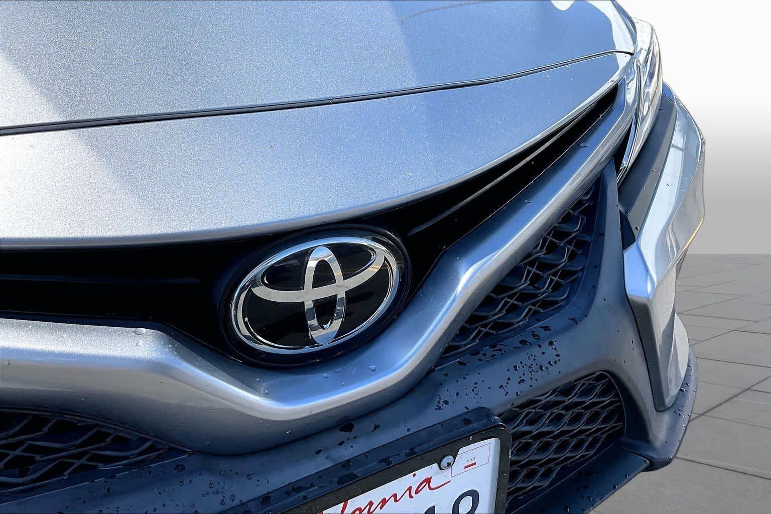 Used 2020 Toyota Camry SE w/ Convenience Package FWD image 29