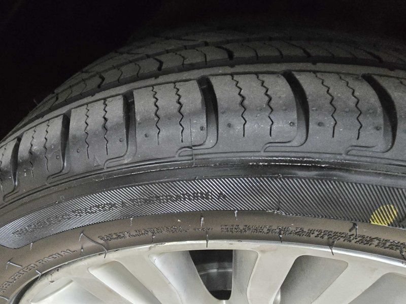 Used 2011 Chrysler 200 Limited FWD image 13
