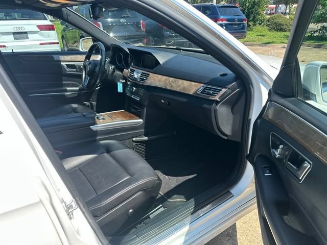 Used 2016 Mercedes-Benz E 350 4MATIC Sedan w/ Premium Package image 10