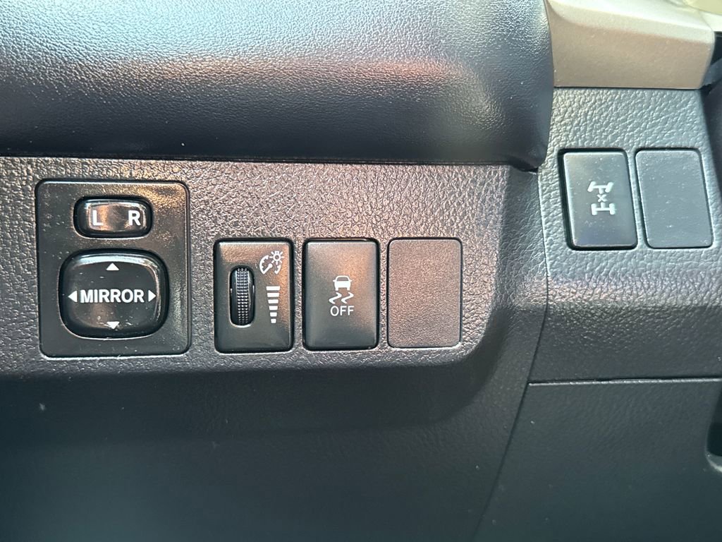 Used 2015 Toyota RAV4 XLE AWD/4WD image 34