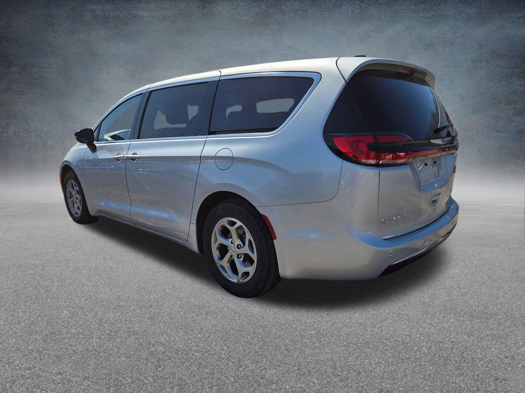 Used 2024 Chrysler Pacifica Limited image 7