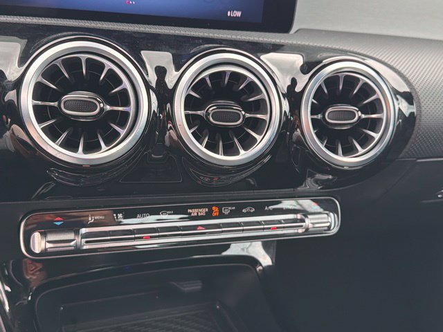 Used 2025 Mercedes-Benz CLA 250 image 27