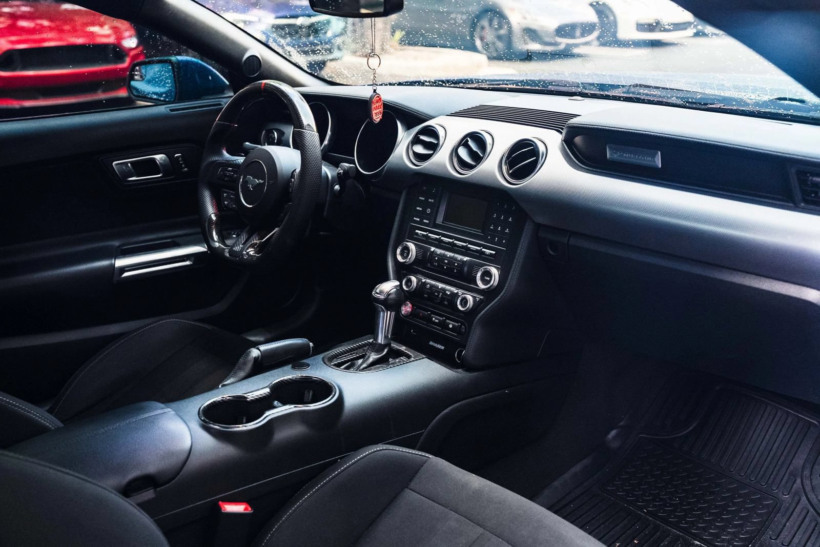 Used 2018 Ford Mustang GT w/ Black Accent Package RWD image 11