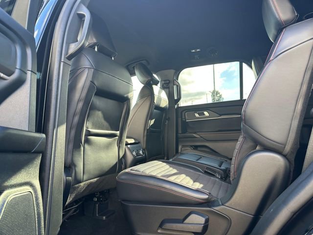 Used 2025 Ford Explorer ST-Line w/ ST-Line Street Pack image 12