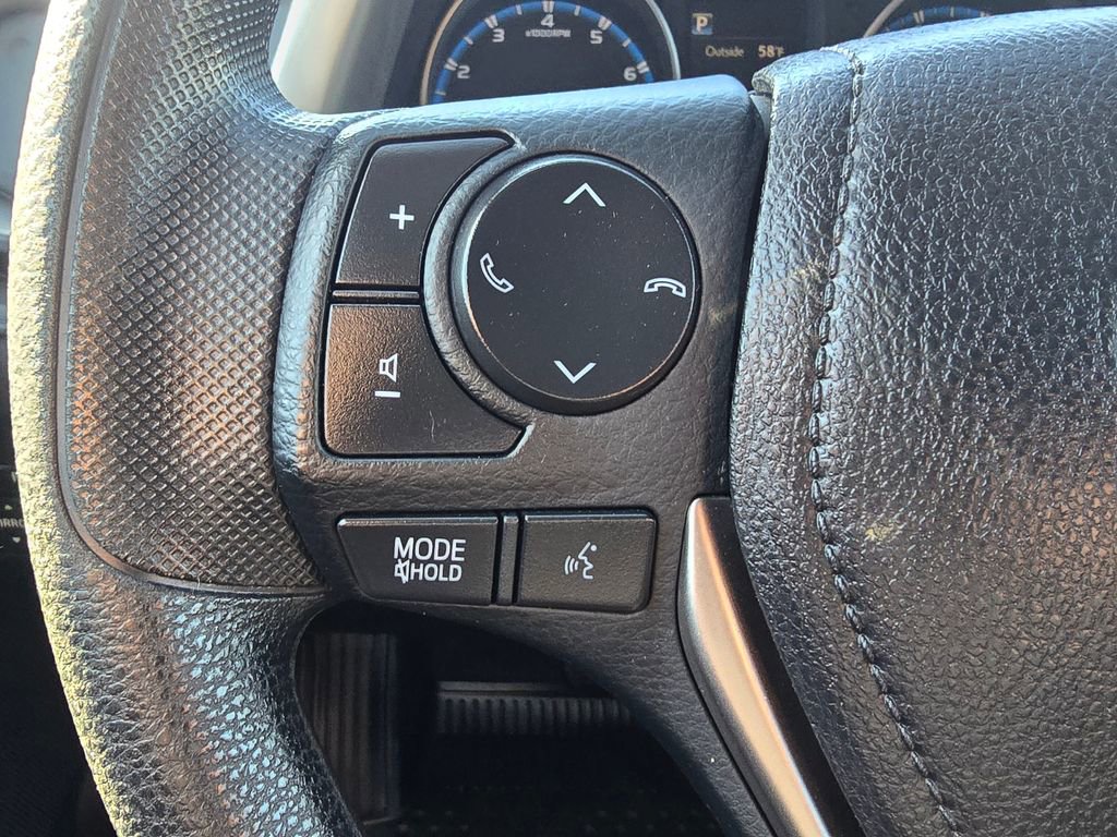 Used 2018 Toyota RAV4 LE w/ All Weather Liner Package AWD/4WD image 20