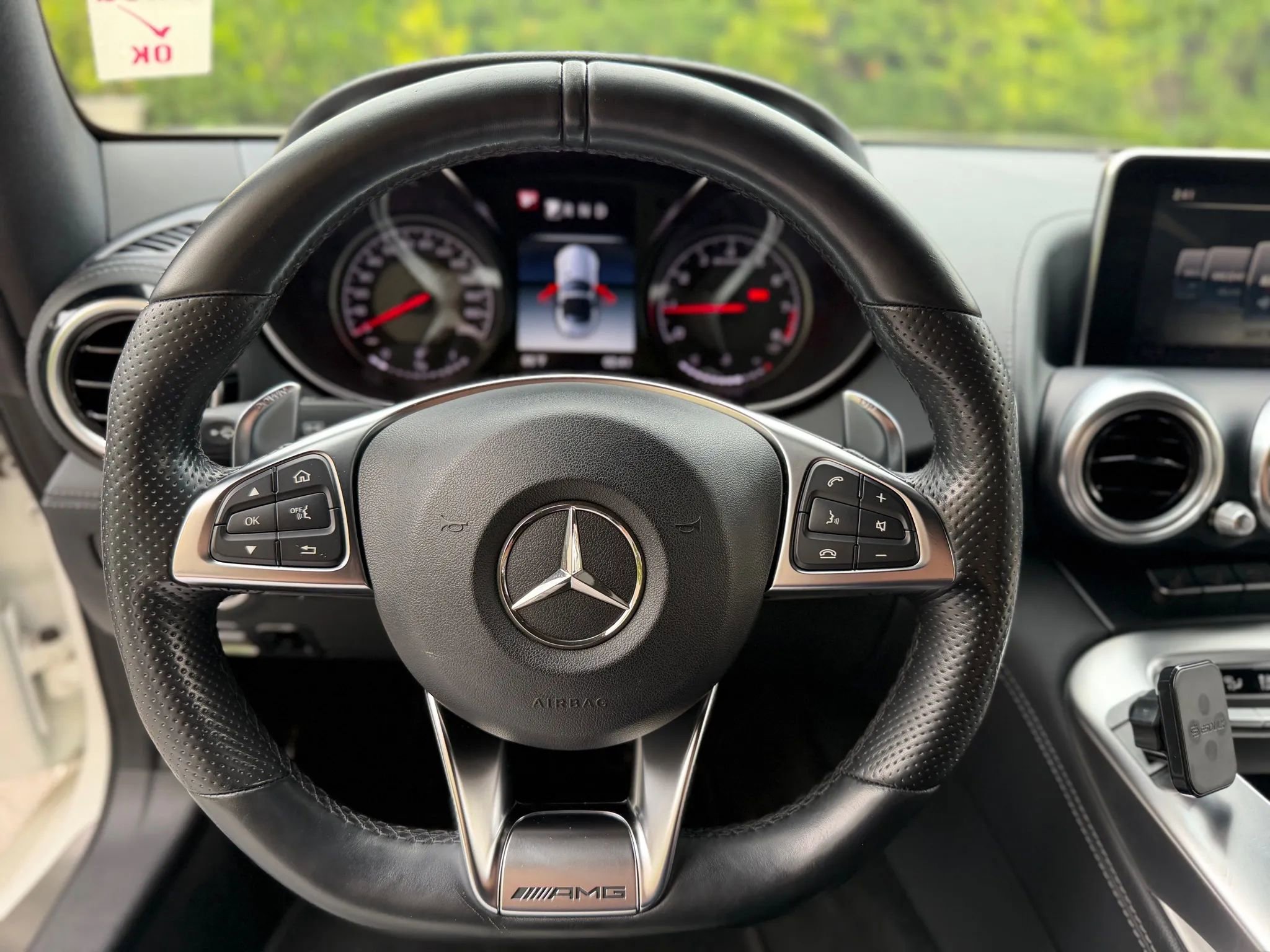Used 2018 Mercedes-Benz AMG GT Roadster image 37