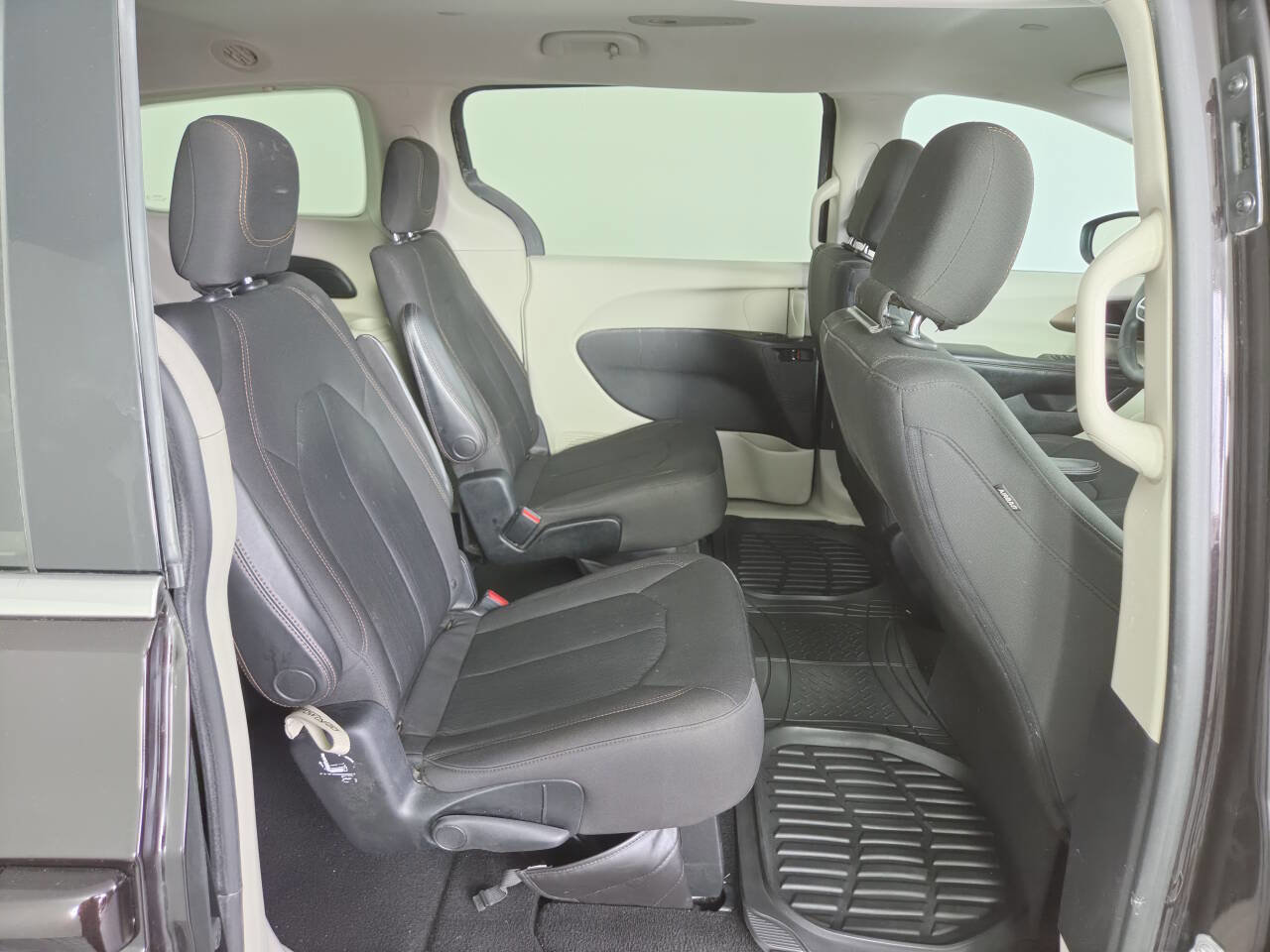 Used 2017 Chrysler Pacifica LX FWD image 28
