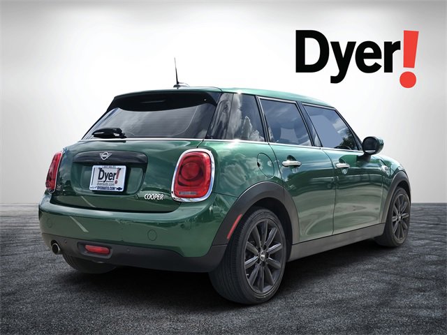 Used 2021 MINI Cooper 4-Door Hardtop image 3