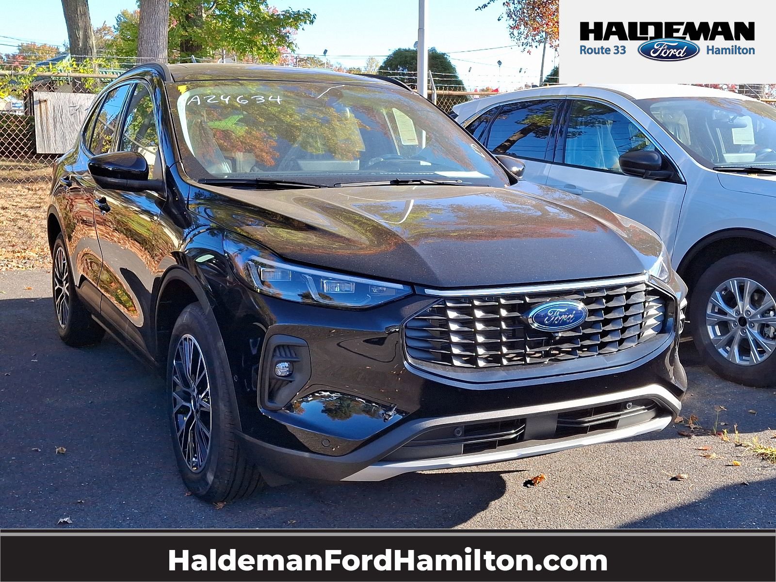 New 2024 Ford Escape SE w/ PHEV Premium Package FWD image 1