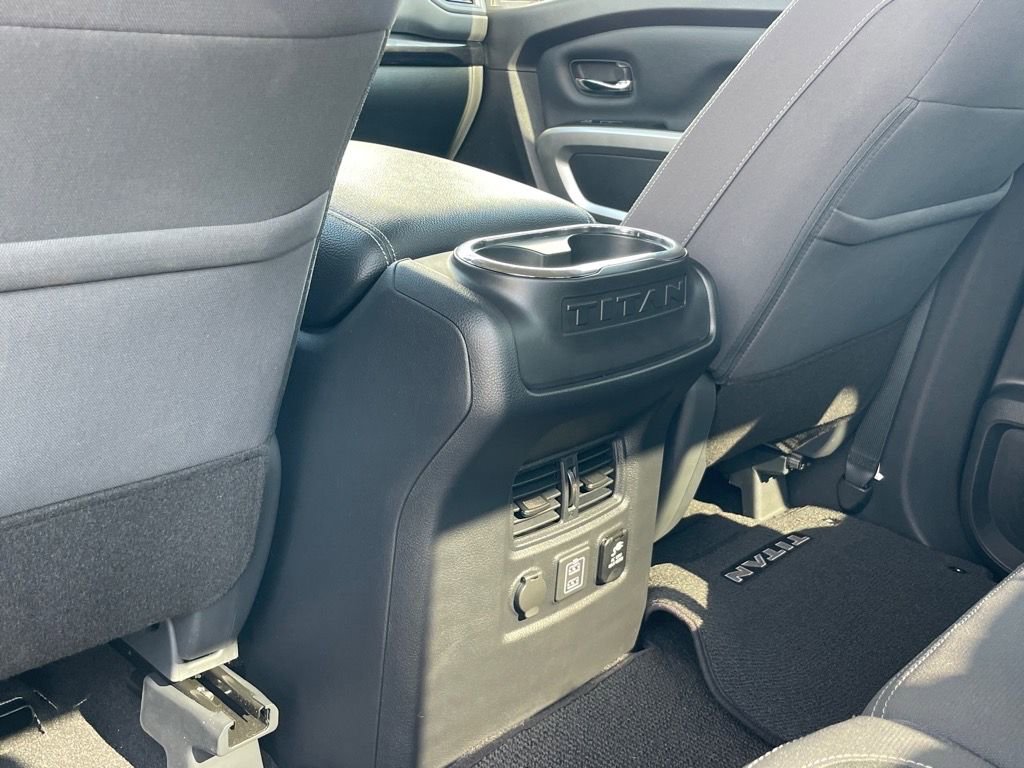 Used 2024 Nissan Titan SV w/ SV Convenience Package image 23