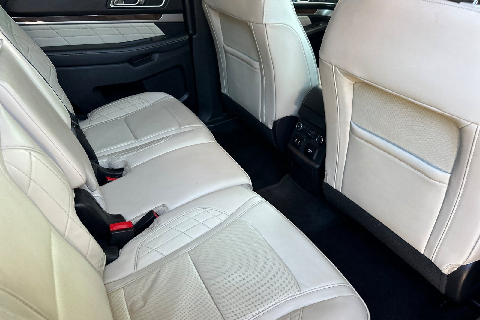 Used 2016 Ford Explorer Platinum AWD/4WD image 35
