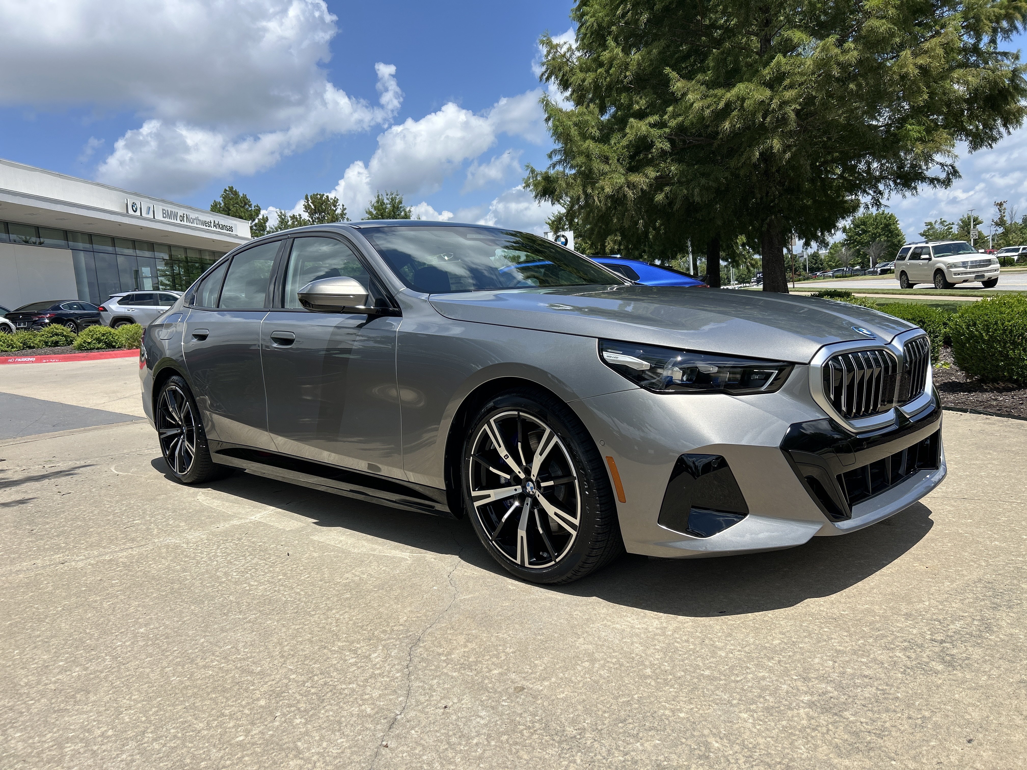 New 2026 BMW 550e xDrive AWD/4WD image 6