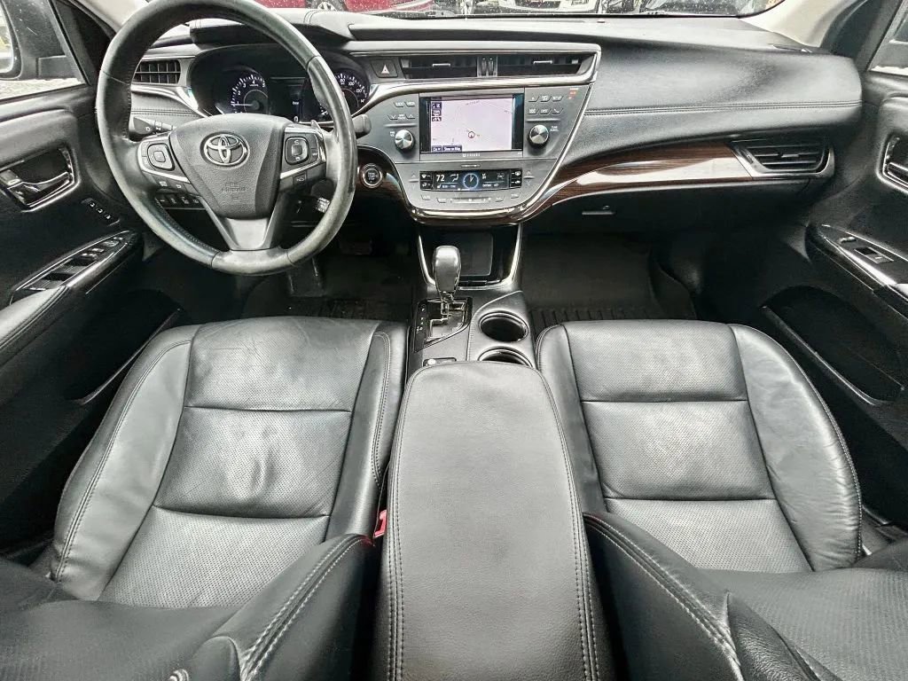 Used 2014 Toyota Avalon Limited w/ Technology Package FWD image 19