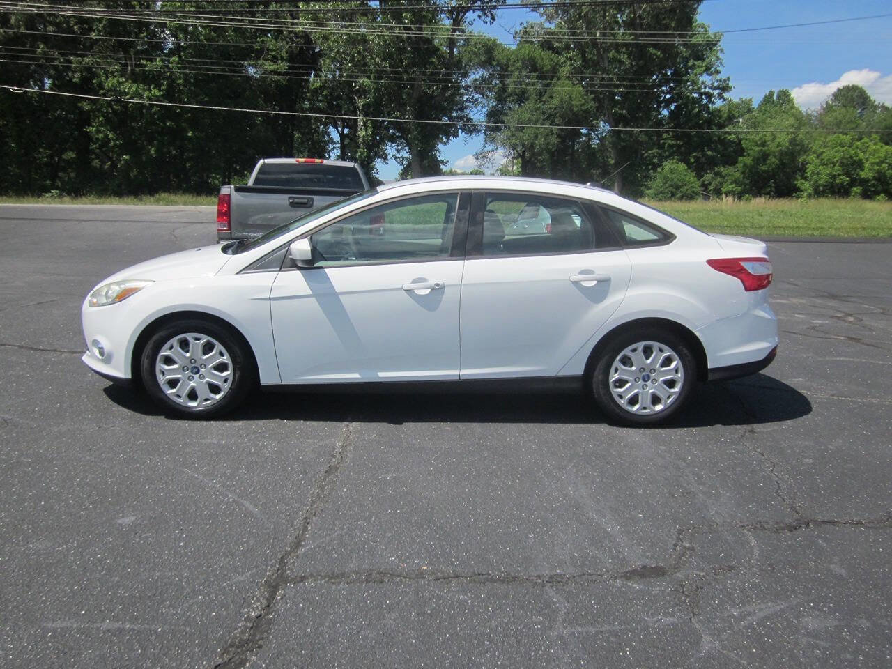 Used 2012 Ford Focus SE FWD image 1
