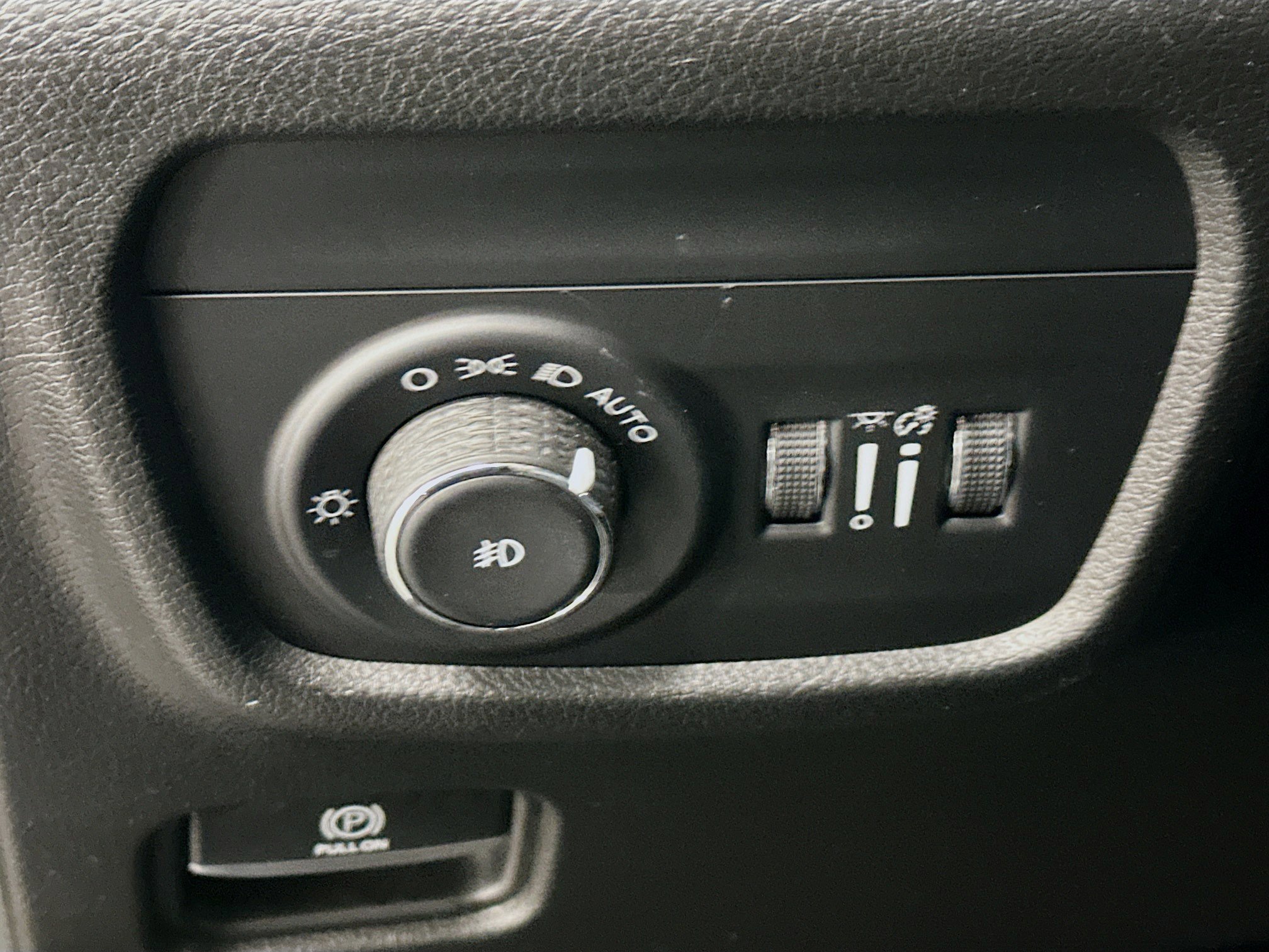 Used 2023 Jeep Grand Cherokee L Limited w/ Luxury Tech Group II image 17