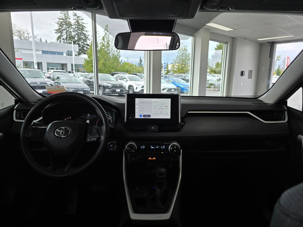 Used 2025 Toyota RAV4 XLE AWD/4WD image 24