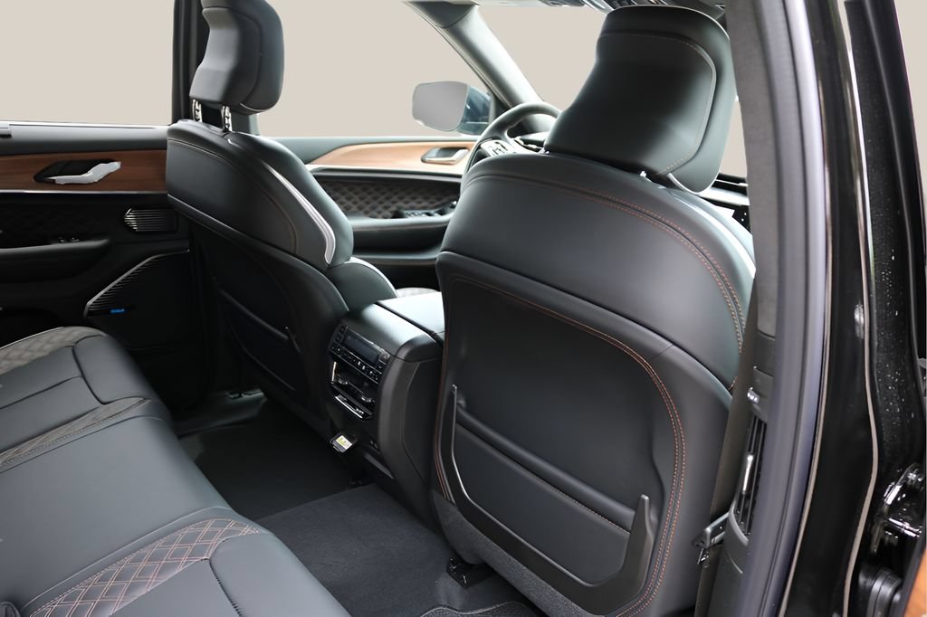 New 2026 Jeep Grand Cherokee Summit AWD/4WD image 19