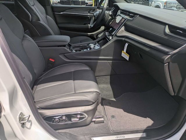 New 2024 Jeep Grand Cherokee Overland w/ Advanced Protech Group III AWD/4WD image 38