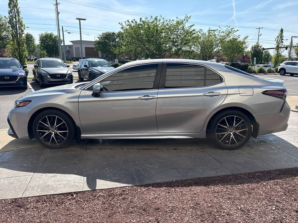 Used 2024 Toyota Camry SE AWD/4WD image 7