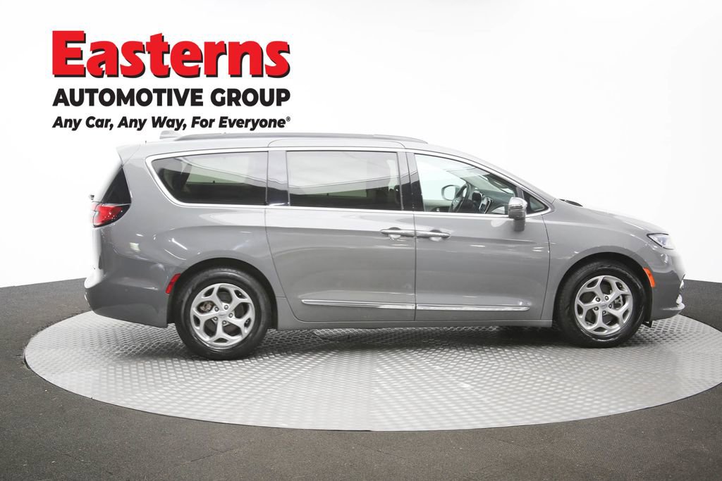 Used 2022 Chrysler Pacifica Limited FWD image 42