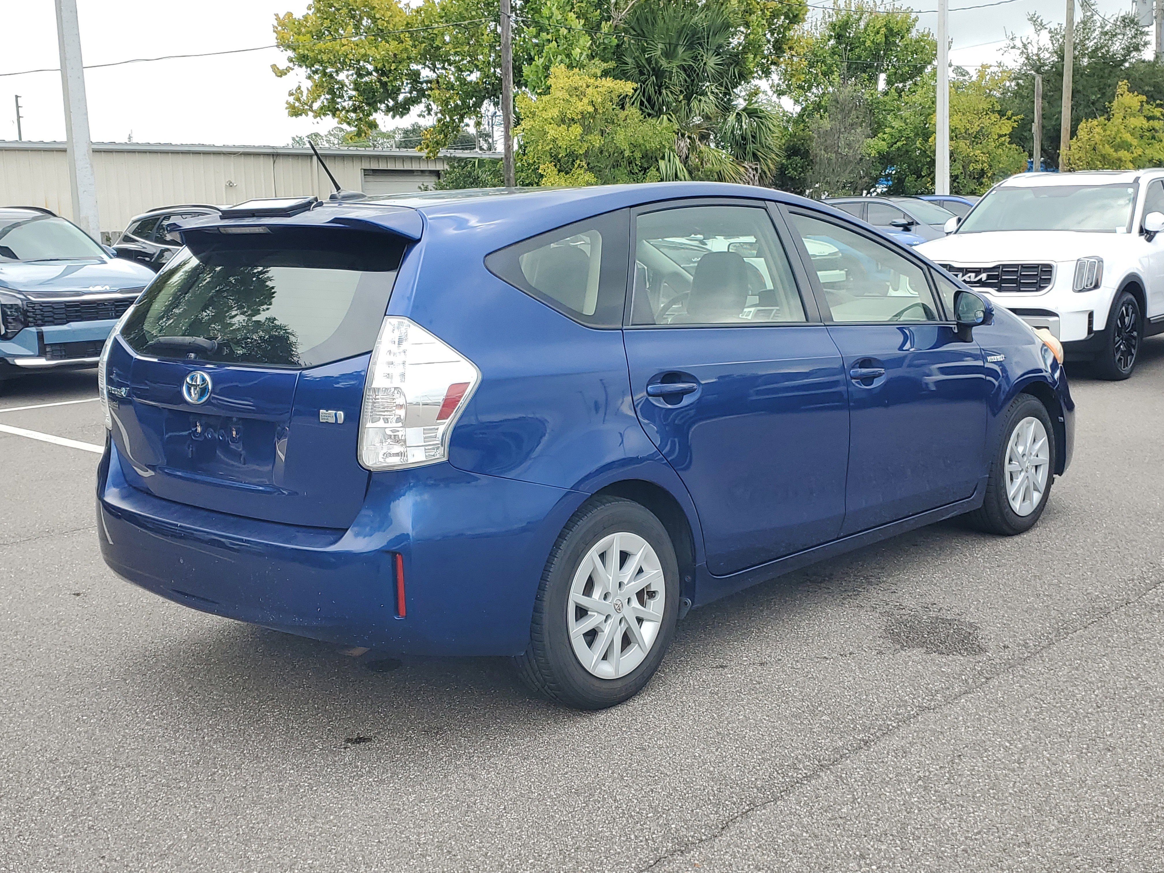 Used 2014 Toyota Prius V Two image 6