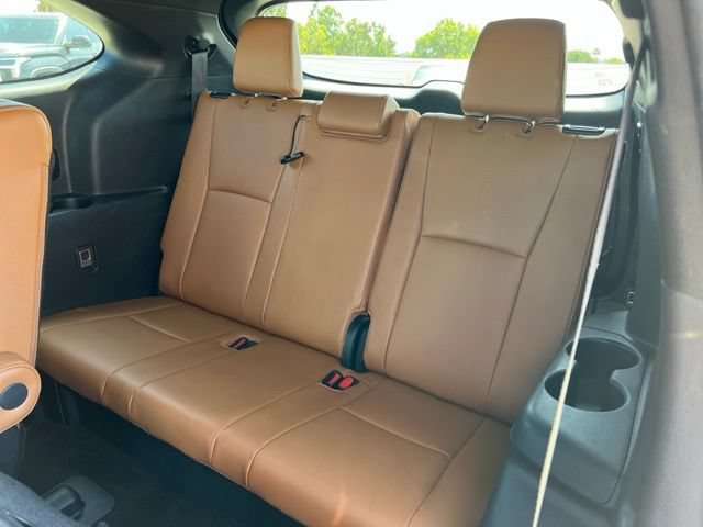 Used 2023 Toyota Highlander Platinum FWD image 16