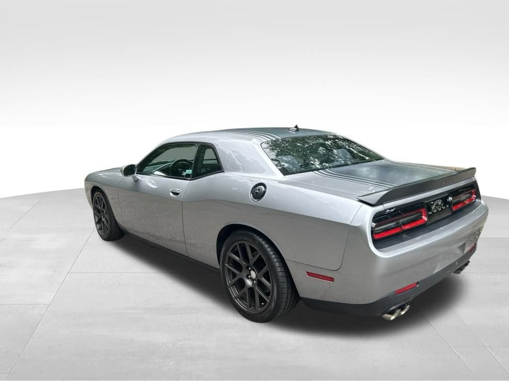Used 2016 Dodge Challenger R/T RWD image 3
