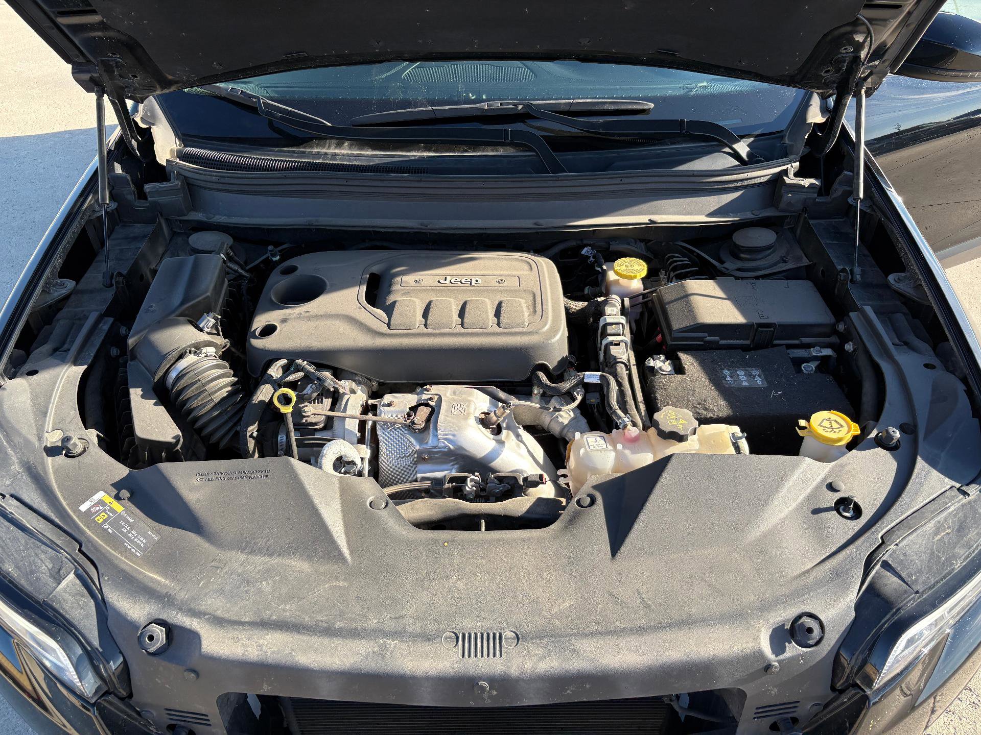 Used 2019 Jeep Cherokee Limited w/ Luxury Group image 10