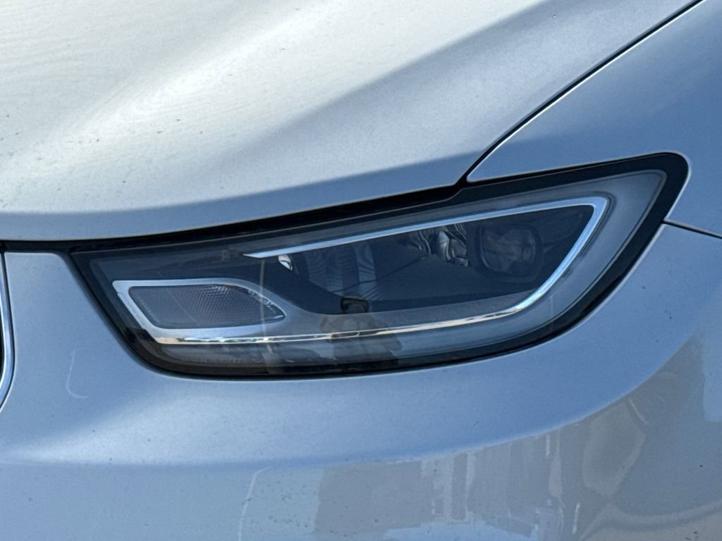 Used 2023 Chrysler Pacifica Touring-L image 4