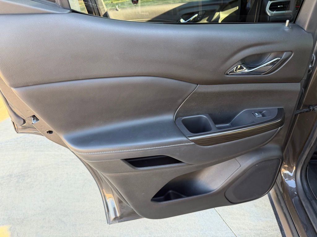 Used 2020 GMC Acadia SLT w/ LPO, Floor Liner Package image 16