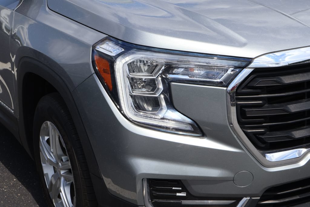 Used 2023 GMC Terrain SLE w/ Driver Convenience Package AWD/4WD image 4