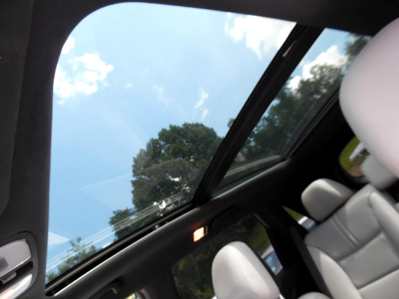 Used 2014 Kia Sorento SX image 17