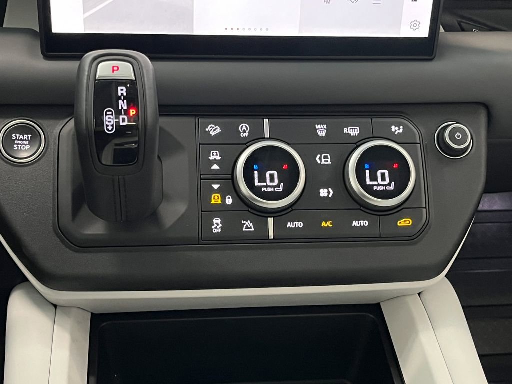 Used 2025 Land Rover Defender 110 S image 26