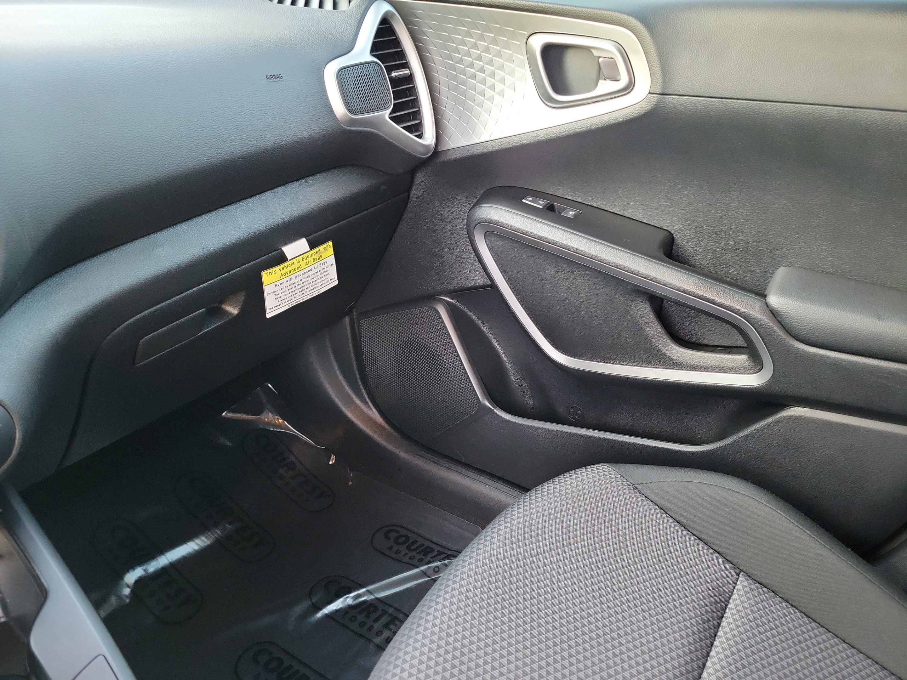Certified 2025 Kia Soul LX w/ LX Technology Package FWD image 20