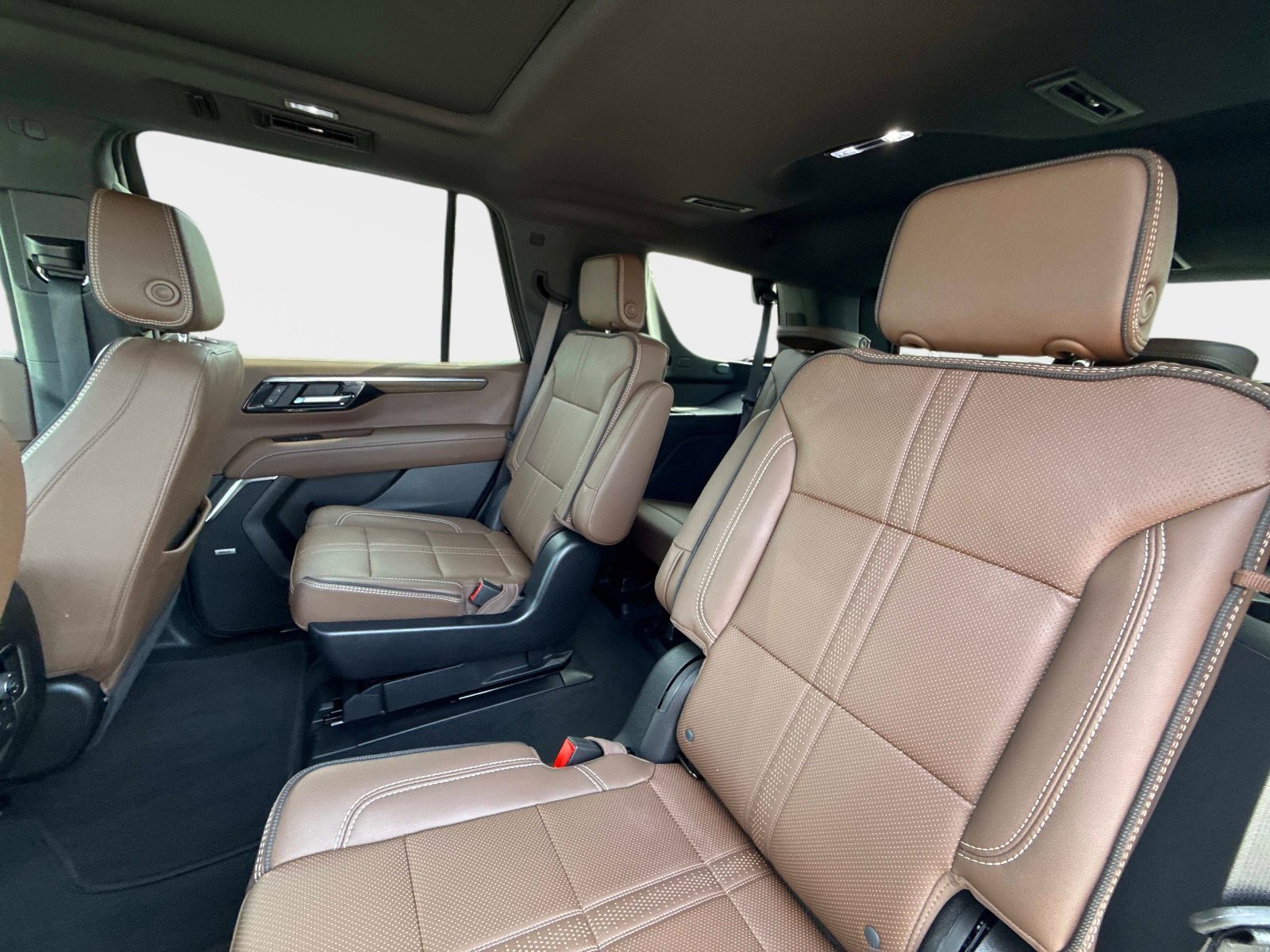 Used 2025 Chevrolet Tahoe High Country w/ Sun And Tow Package RWD image 16