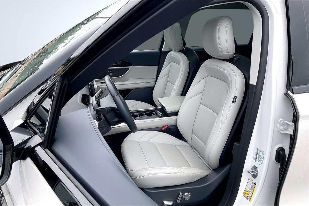 Used 2026 Lincoln Nautilus Premier w/ Equipment Group 102A AWD/4WD image 22