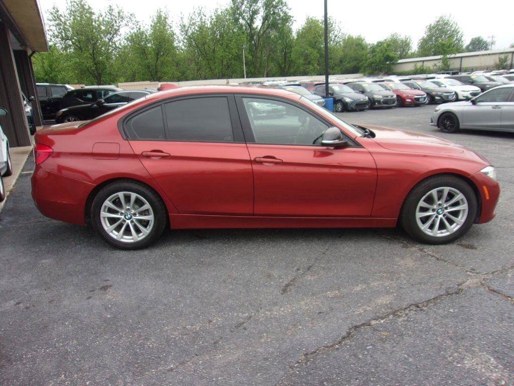 Used 2018 BMW 320i Sedan RWD image 2