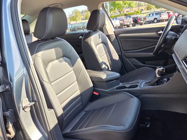 Used 2024 Volkswagen Jetta SE FWD image 17