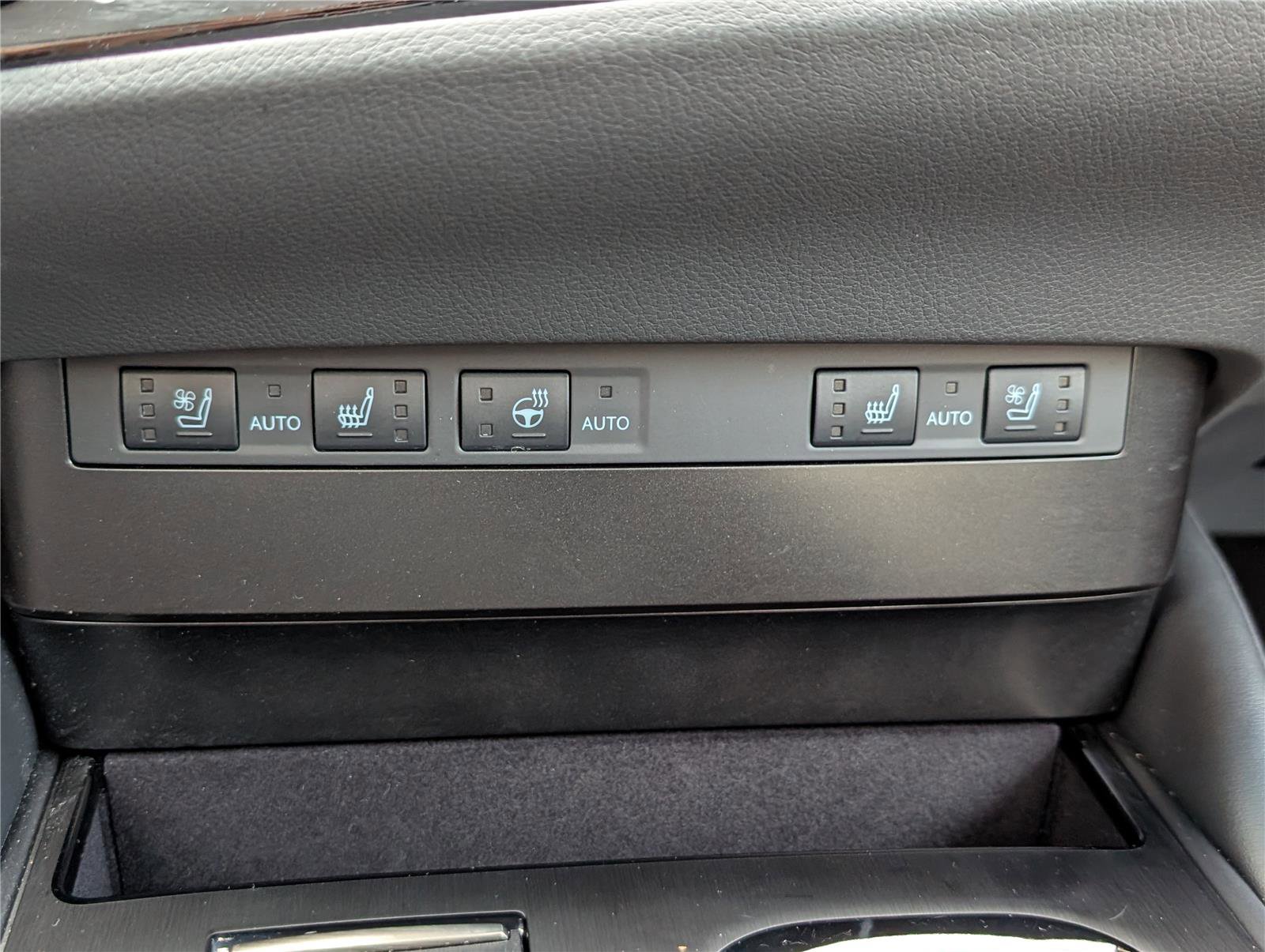 Certified 2024 Lexus ES 350 w/ Premium Package image 25