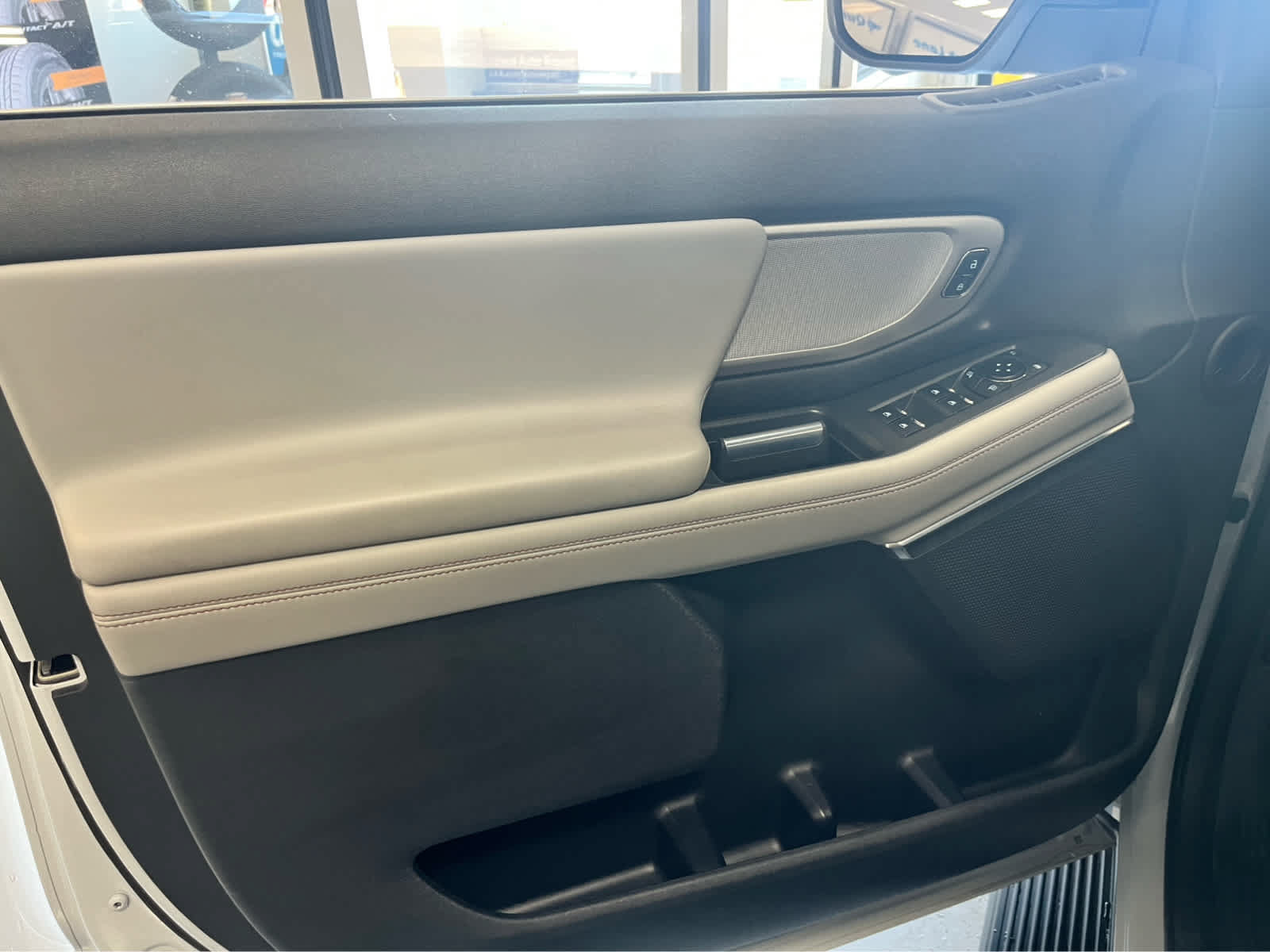 Certified 2025 Ford Expedition Active AWD/4WD image 18