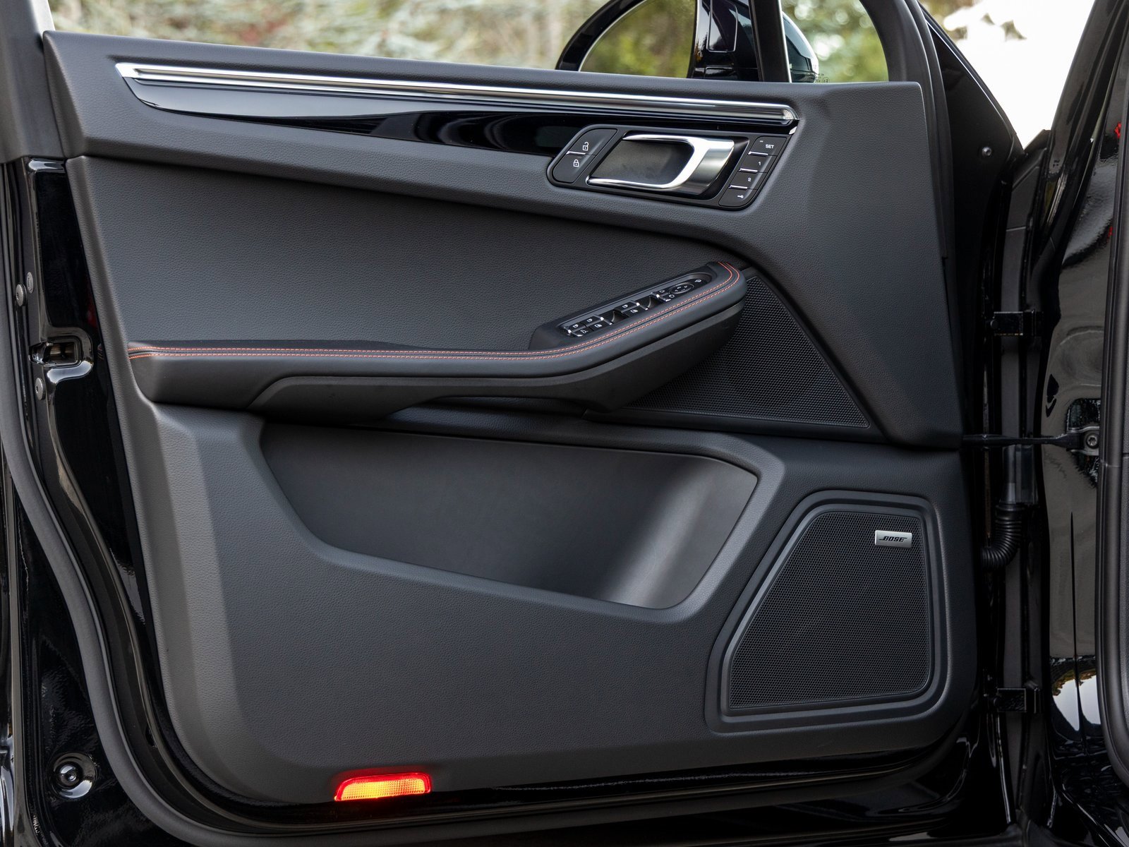 New 2026 Porsche Macan image 21