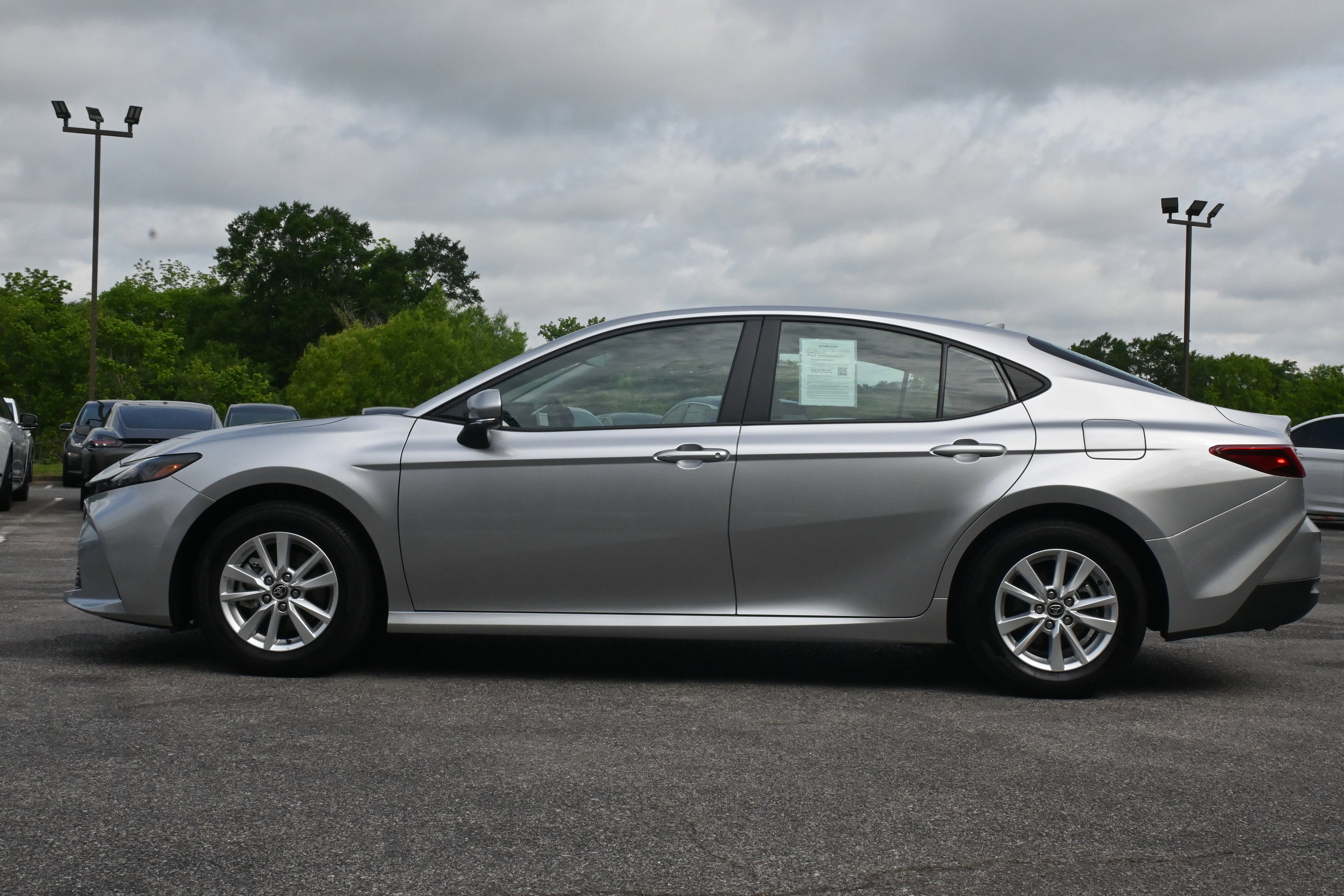 Used 2025 Toyota Camry LE image 6