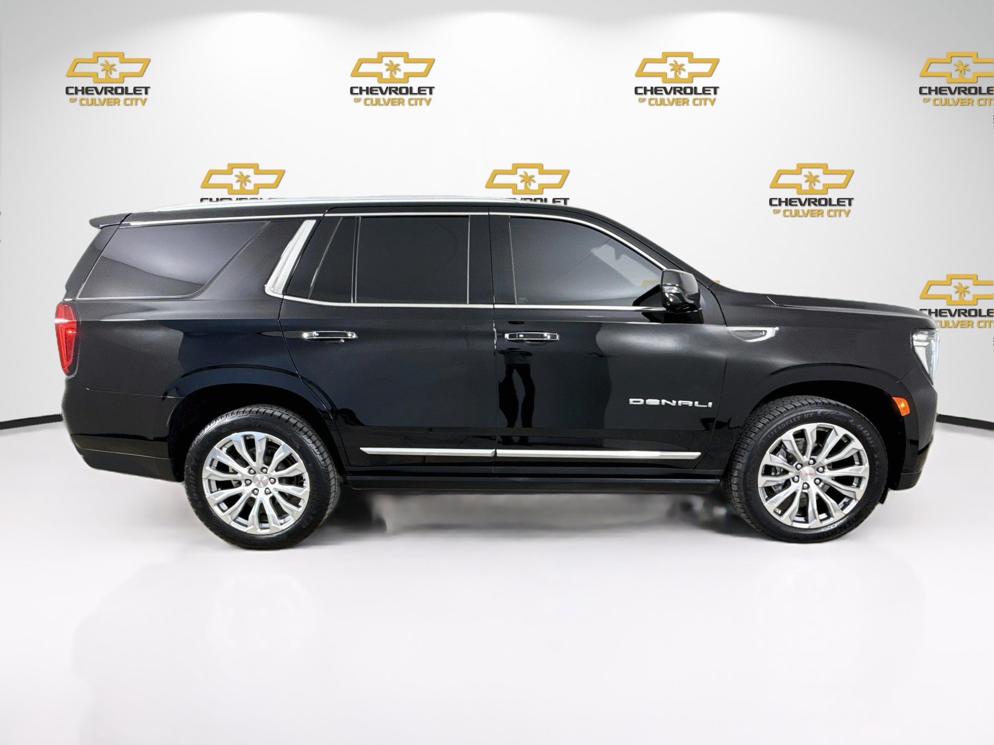 Used 2022 GMC Yukon Denali AWD/4WD image 9